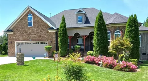 4623 Orchard Grove Dr, Clemmons, NC 27012