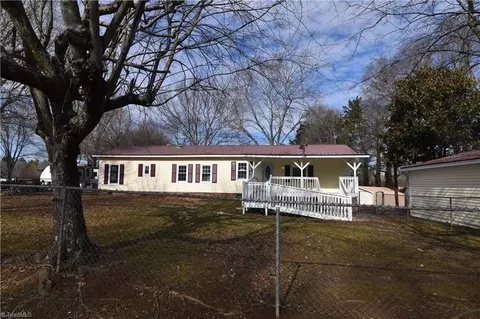 6418 Heathwood Dr, Trinity, NC 27370