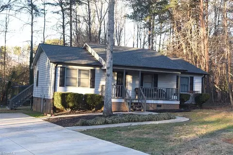 2815 Pine Ct, Asheboro, NC 27205
