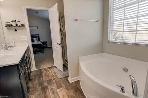 Bath - 1635 Ashmead Ln, Clemmons, NC 27012 photo 1 of 2