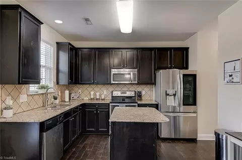 Kitchen - 1635 Ashmead Ln, Clemmons, NC 27012 photo 2 of 4