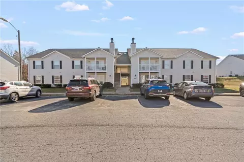 7129 Friendly Ave W #B, Greensboro, NC 27410