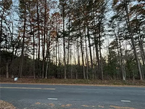1105 Shoreline Dr, New London, NC 28127