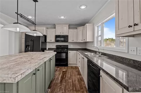 261 Willifords Point Dr, Roxboro, NC 27574 photo 9