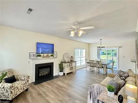 1211 Hampton Park Dr, High Point, NC 27265