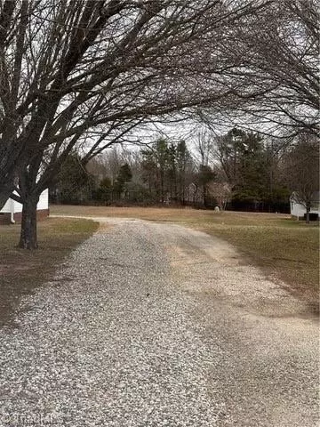 1541 Pecan Ln, Kernersville, NC 27284