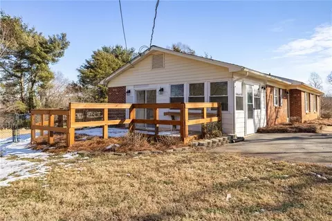 Exterior - 101 Kingstree Rd, King, NC 27021 photo 5 of 14
