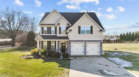 112 Crestbourne Ct, Stokesdale, NC 27357