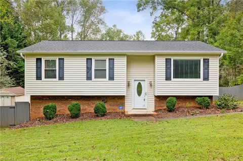6709 Kennette Dr, Pfafftown, NC 27040