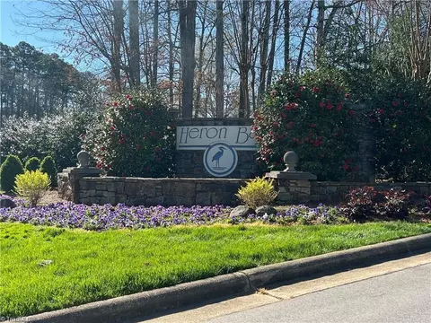 220 Lakewood Ct, New London, NC 28127