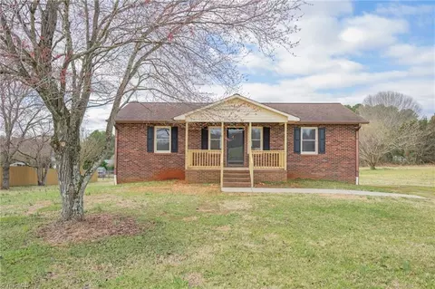 276 Pleasant Acre Dr, Mocksville, NC 27028
