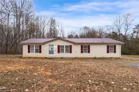 1723 Old Hollow Rd, Walkertown, NC 27051