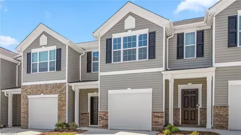 1215 Evelynnview Ln, Kernersville, NC 27284