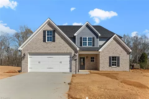 118 Enclave Dr, Clemmons, NC 27012