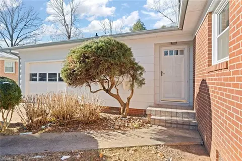 311 Foxcroft Dr, Winston Salem, NC 27103