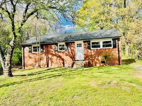 5 Ross Ct, Greensboro, NC 27401