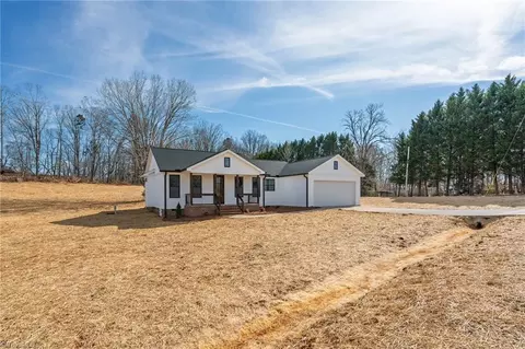 6453 Post Rd, Thomasville, NC 27360 photo 2