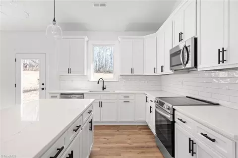 6453 Post Rd, Thomasville, NC 27360 photo 9