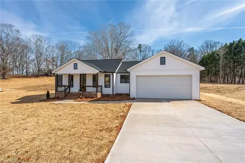 6453 Post Rd, Thomasville, NC 27360 photo 3