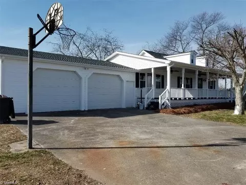 293 Airview Dr, Mount Airy, NC 27030