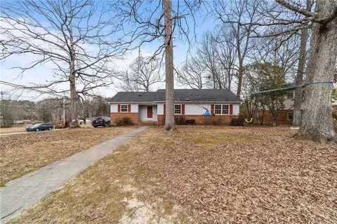 1601 Seven Oaks Pl, High Point, NC 27265
