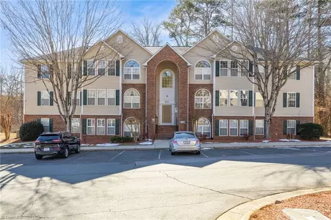 422 Mill Pond Dr, Winston Salem, NC 27106