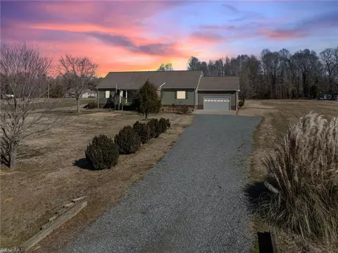 261 Nabors Rd, Statesville, NC 28677