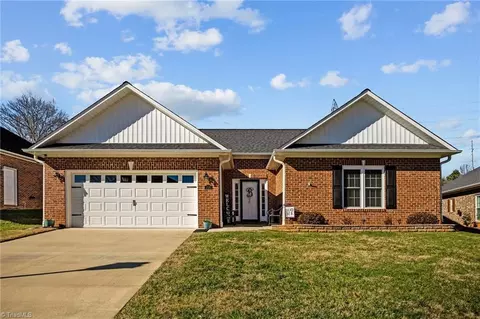 204 New Hampshire Ct, Mocksville, NC 27028
