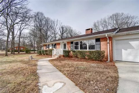 1825 Shamrock Dr, Burlington, NC 27215