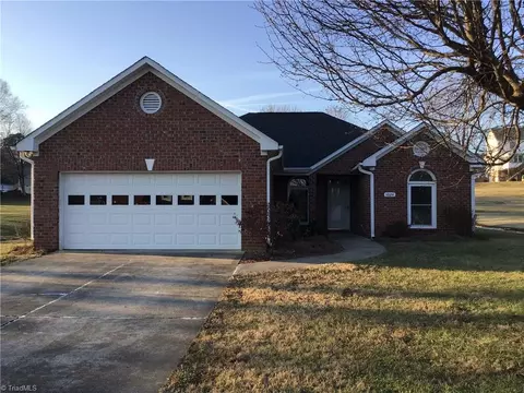 1024 Riverpointe Dr, East Bend, NC 27018