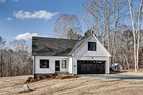1163 Back Creek Rd, Asheboro, NC 27205