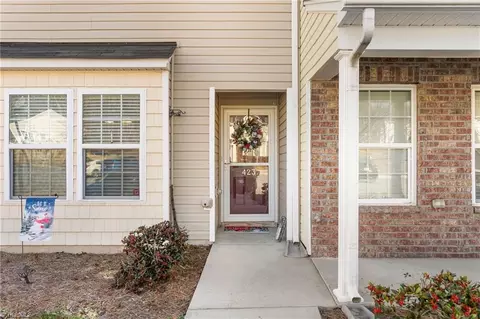 423 Sandybrooke Dr, High Point, NC 27265 photo 2