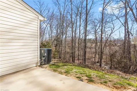 423 Sandybrooke Dr, High Point, NC 27265 photo 17