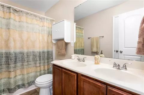 423 Sandybrooke Dr, High Point, NC 27265 photo 13