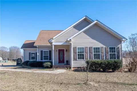 321 Hedrick Heritage Dr, Lexington, NC 27295