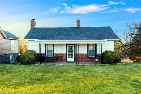 318 Independence Blvd E, Mount Airy, NC 27030