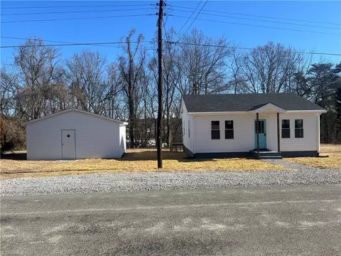 209 Highland Dr, Mount Airy, NC 27030