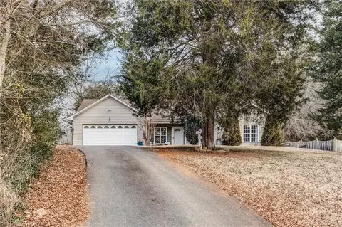102 Comenius Ct, Winston Salem, NC 27106