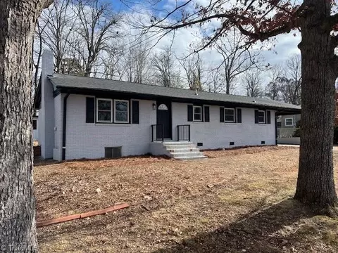 407 Pennington Ave, Thomasville, NC 27360