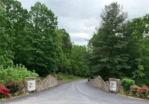 11 Cabin Cove Ln, Moravian Falls, NC 28654