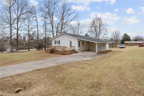 3917 Rollingwood Ct, Trinity, NC 27370 photo 3