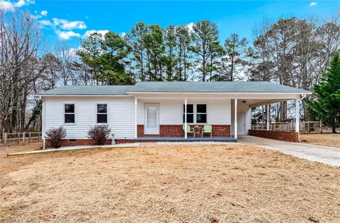224 Kyle St, Yadkinville, NC 27055