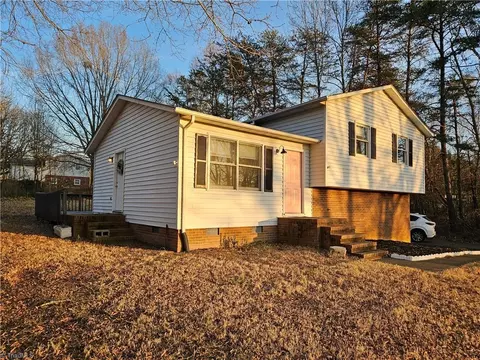 145 Maple Ridge Dr, King, NC 27021 photo 4