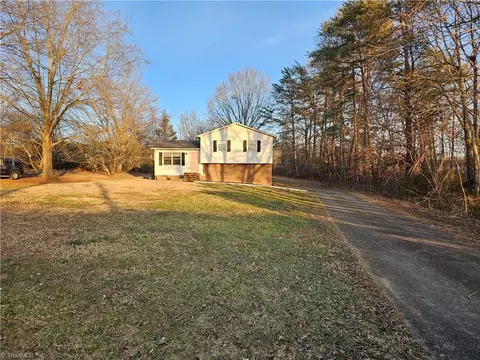 145 Maple Ridge Dr, King, NC 27021