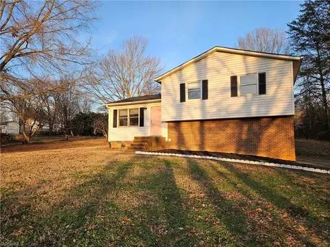 145 Maple Ridge Dr, King, NC 27021 photo 3