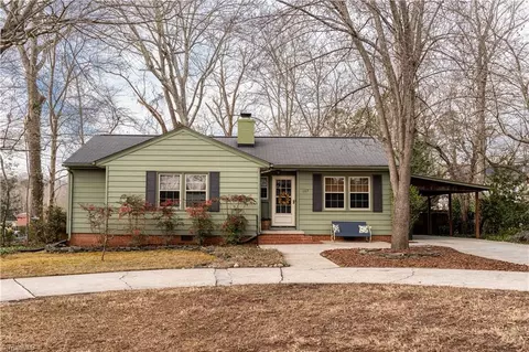 107 Forestdale Dr, Jamestown, NC 27282