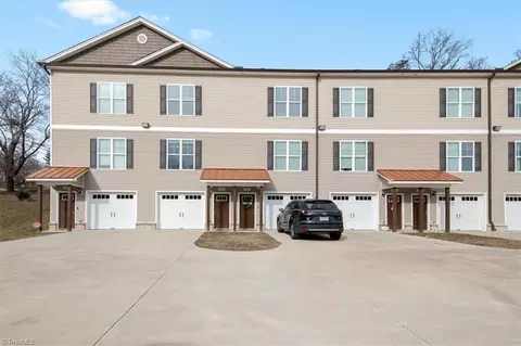 603 Riverside Dr, Mount Airy, NC 27030
