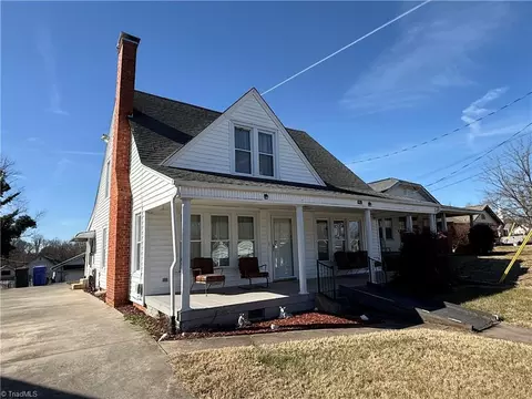 903 Hinshaw St, North Wilkesboro, NC 28659