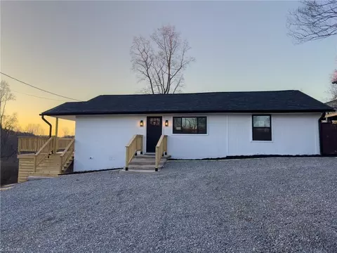 115 Coltrain Ln, Mount Airy, NC 27030