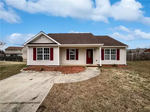 1901 Wheatfield Ct, Greensboro, NC 27405